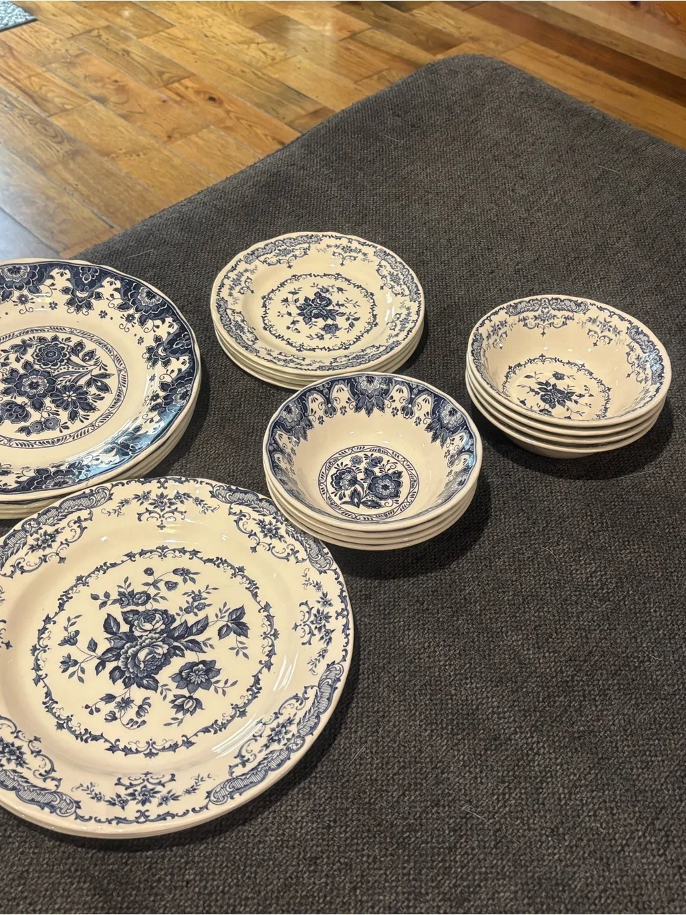 Vintage Claytan Tablewares 19 Piece Blue Floral Porcelain Classic Dinnerware Set